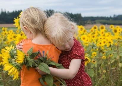 girls-in-sunflowers2